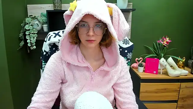 juicyPenny online show from 10-30-25, 07:17