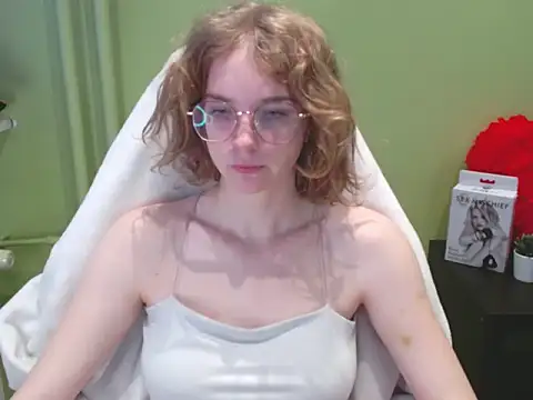 juicyPenny online show from 12-02-25, 07:32