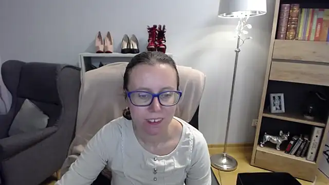 sweetxLizzy online show from 10-13-25, 04:47