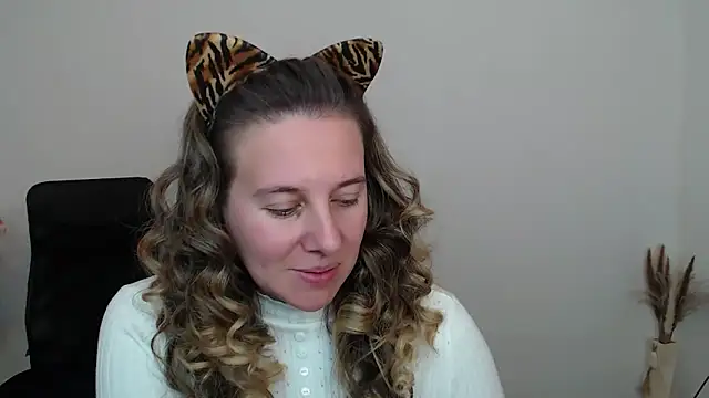 Darklure  online show from 10-14-25, 03:34