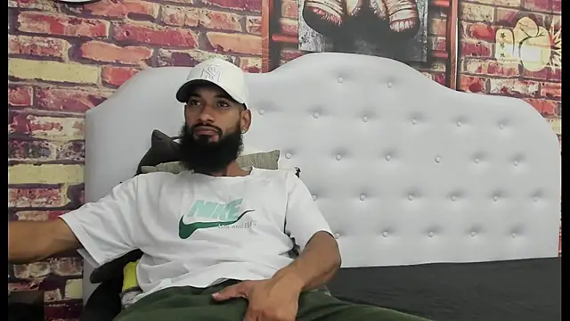 Snapshot of Damian_Shakur chatting on 04-25-26, 01:52 Damian Shakur online show from 04-25-26, 01:52