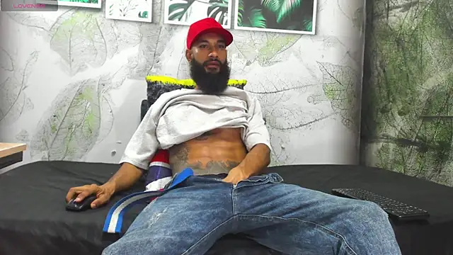 Snapshot of Damian_Shakur chatting on 05-30-26, 02:40 Damian Shakur online show from 05-30-26, 02:40