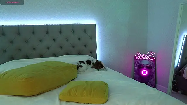 Katherinepinke online show from 10-22-25, 10:25