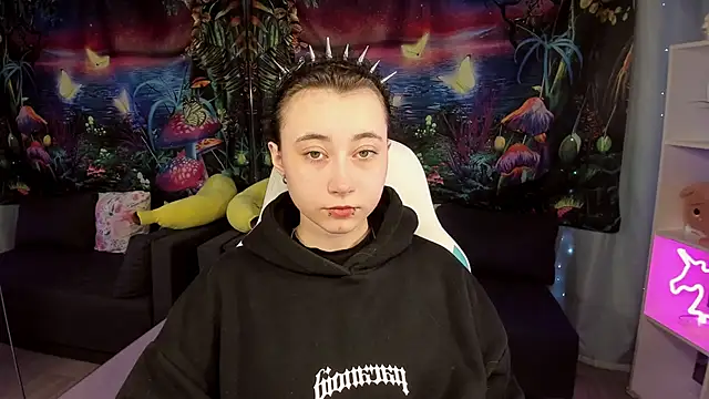 ClaraParks online show from 04-10-26, 07:21