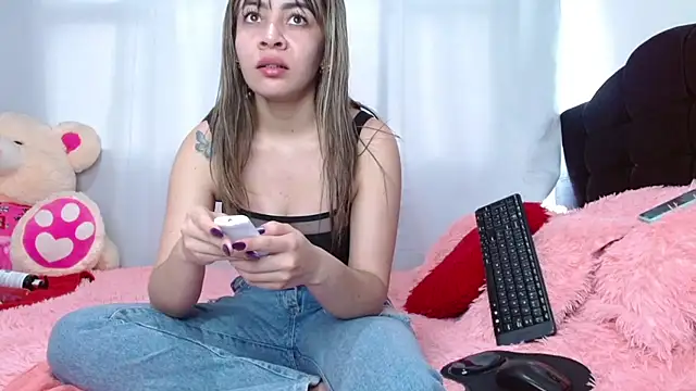 Charlothe Wright online show from 11-03-25, 06:11