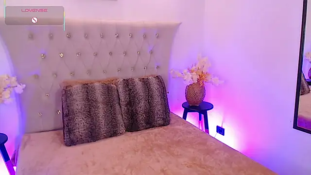 Dulcey  online show from 11-30-25, 05:41