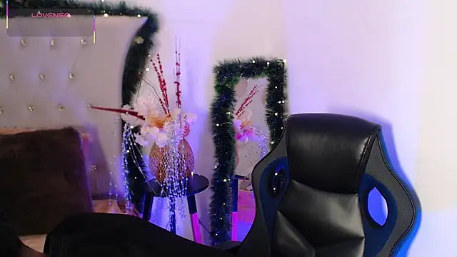 Dulcey  online show from 12-20-25, 04:04