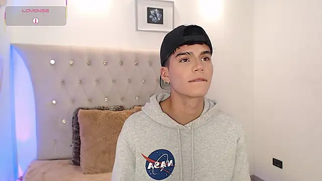 Dulcey  online show from 11-19-25, 04:12