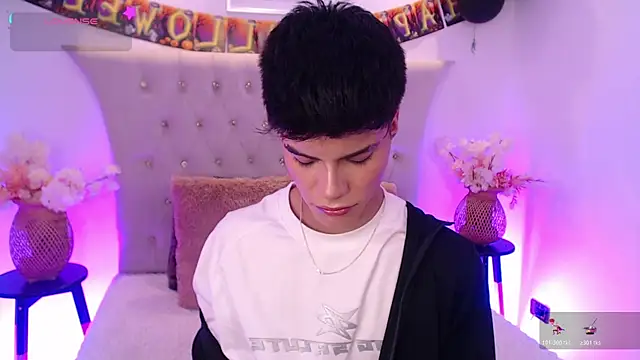 Dulcey  online show from 10-19-25, 03:42