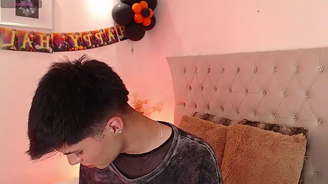 Dulcey  online show from 10-17-25, 04:05