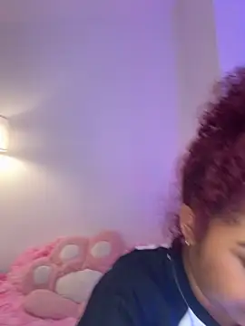 Snapshot of _Zahara_ chatting on 10-05-25, 12:01 Zahara online show from 10-05-25, 12:01