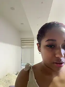 Snapshot of _Zahara_ chatting on 05-08-26, 10:57 Zahara online show from 05-08-26, 10:57
