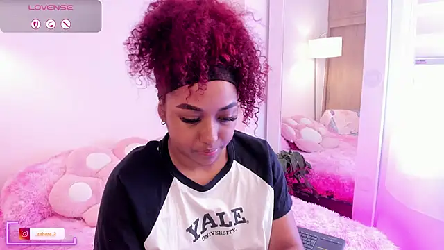 Snapshot of _Zahara_ chatting on 10-11-25, 07:15 Zahara online show from 10-11-25, 07:15