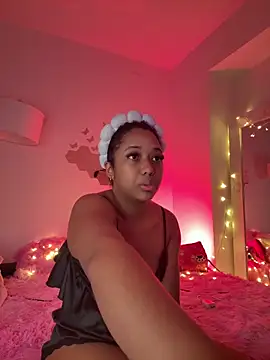 Snapshot of _Zahara_ chatting on 05-19-26, 11:01 Zahara online show from 05-19-26, 11:01