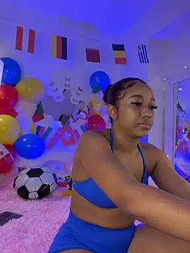 Snapshot of _Zahara_ chatting on 06-18-26, 11:21 Zahara online show from 06-18-26, 11:21