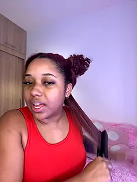 Snapshot of _Zahara_ chatting on 10-19-25, 07:27 Zahara online show from 10-19-25, 07:27