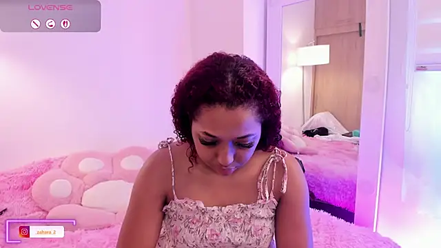 Snapshot of _Zahara_ chatting on 10-06-25, 12:28 Zahara online show from 10-06-25, 12:28