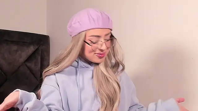 Snapshot of SamanthaRivas_ chatting on 09-18-25, 01:30 SamanthaRivas online show from 09-18-25, 01:30