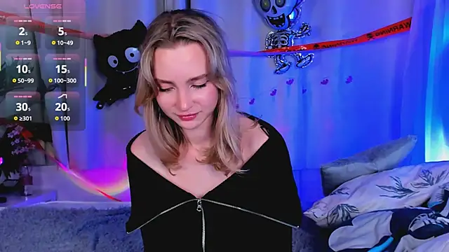 EllaBloom online show from 10-29-25, 03:44