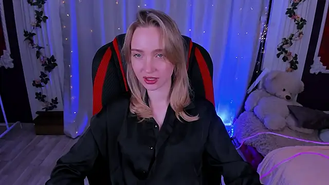 EllaBloom online show from 11-19-25, 03:56