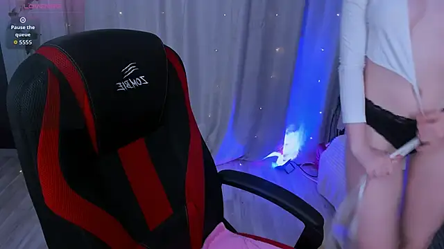 EllaBloom online show from 09-17-25, 02:30