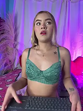 Snapshot of Miaa_rosses3 chatting on 02-14-26, 05:40 Miaa rosses3 online show from 02-14-26, 05:40