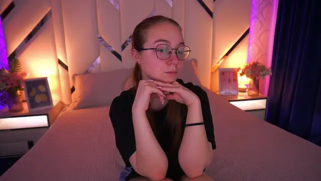 ArrinaWairr online show from 05-13-26, 06:53