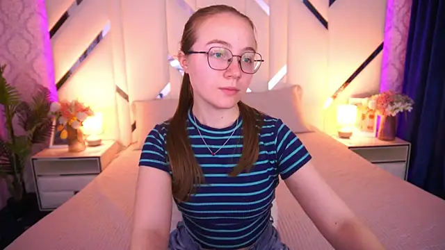ArrinaWairr online show from 05-26-26, 07:17