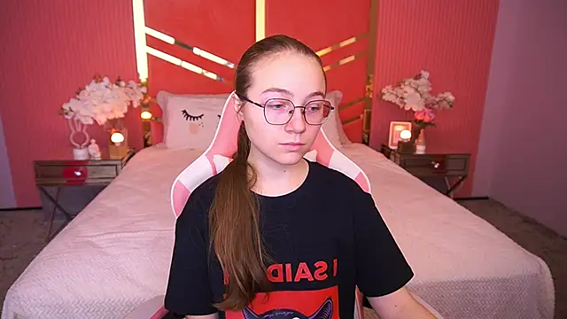 ArrinaWairr online show from 12-15-25, 08:53