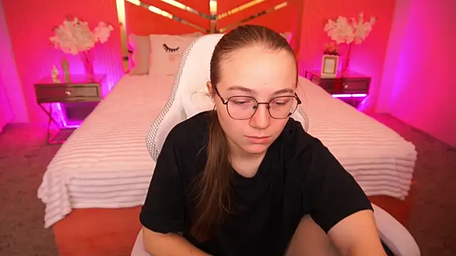 ArrinaWairr online show from 10-10-25, 07:09