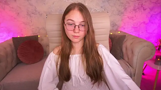 ArrinaWairr online show from 06-22-26, 07:27