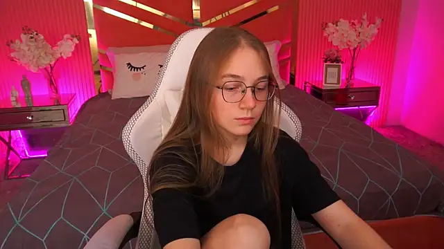 ArrinaWairr online show from 10-03-25, 07:43