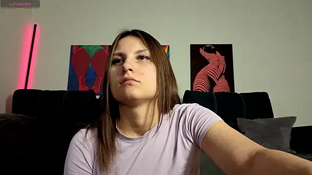 Snapshot of TrixiBell chatting on 05-27-26, 04:53 TrixiBell online show from 05-27-26, 04:53
