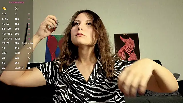 TrixiBell online show from 11-27-25, 04:24