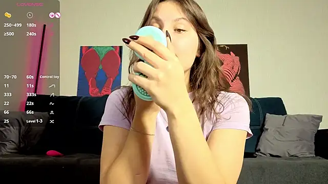 TrixiBell online show from 12-20-25, 04:37