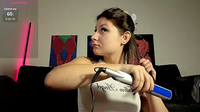 TrixiBell online show from 11-18-25, 05:44