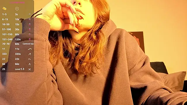 Snapshot of TrixiBell chatting on 02-05-26, 05:25 TrixiBell online show from 02-05-26, 05:25