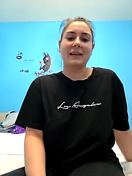 Snapshot of SaraViss20 chatting on 02-21-26, 08:44 SaraViss20 online show from 02-21-26, 08:44