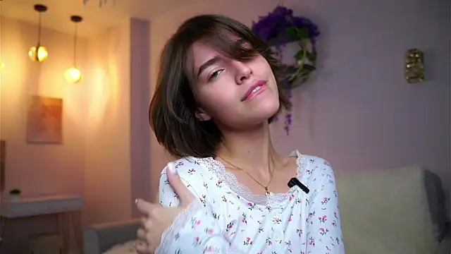 EleneButton online show from 10-26-25, 01:06