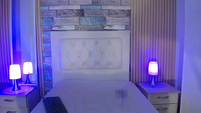 Bonnali lune online show from 03-26-26, 03:05