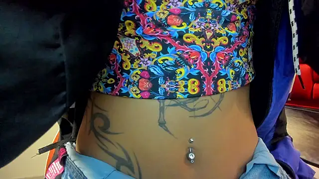 Snapshot of Sheilly_brown chatting on 09-14-25, 04:29 Sheilly brown online show from 09-14-25, 04:29