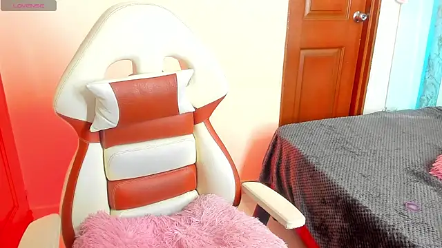 Snapshot of Sheilly_brown chatting on 10-25-25, 07:36 Sheilly brown online show from 10-25-25, 07:36