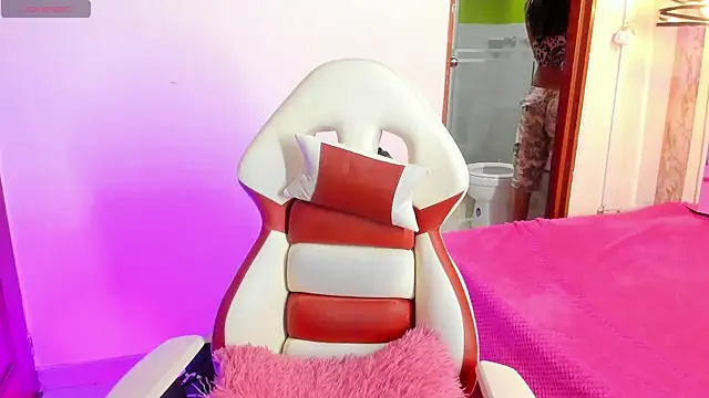 Snapshot of Sheilly_brown chatting on 11-05-25, 07:39 Sheilly brown online show from 11-05-25, 07:39