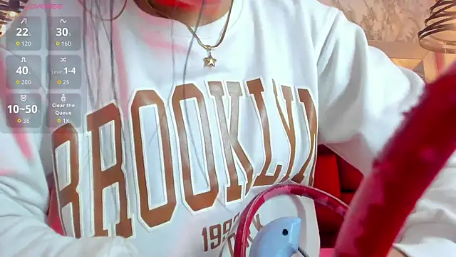 Snapshot of Sheilly_brown chatting on 10-31-25, 05:42 Sheilly brown online show from 10-31-25, 05:42