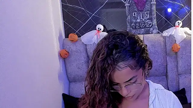 roxanne dl online show from 10-14-25, 04:51