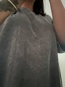 JuanitaMore01 online show from 05-10-26, 08:22