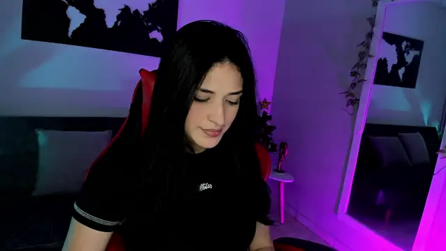 Snapshot of ZoeValencia1 chatting on 12-17-25, 12:10 ZoeValencia1 online show from 12-17-25, 12:10