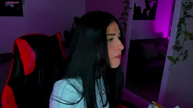 ZoeValencia1 online show from 04-15-26, 01:26