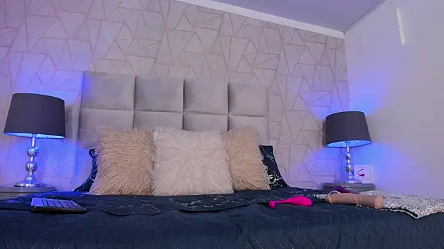 Emely florence  online show from 10-15-25, 06:38