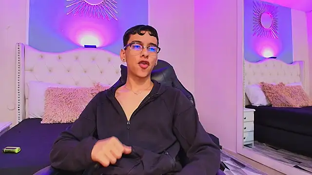 Aiden Royce online show from 09-22-25, 05:13